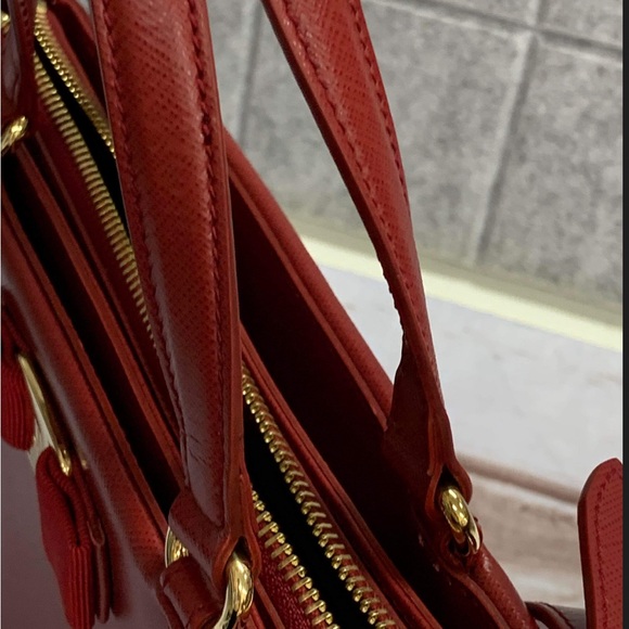 Salvatore Ferragamo Vara Bow Saffiano Leather 2 way bag with Gold tone hardware. - Picture 8 of 16